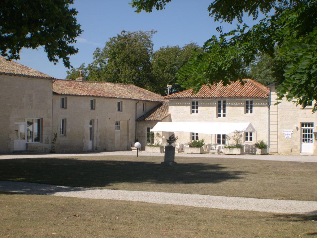 Hotel Domaine Du Griffier Granzay Exterior foto