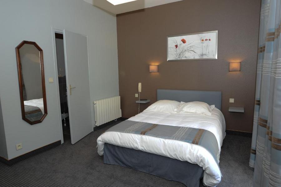 Hotel Domaine Du Griffier Granzay Habitación foto