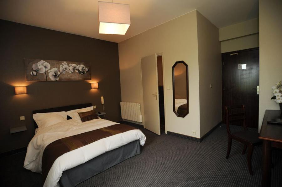 Hotel Domaine Du Griffier Granzay Habitación foto