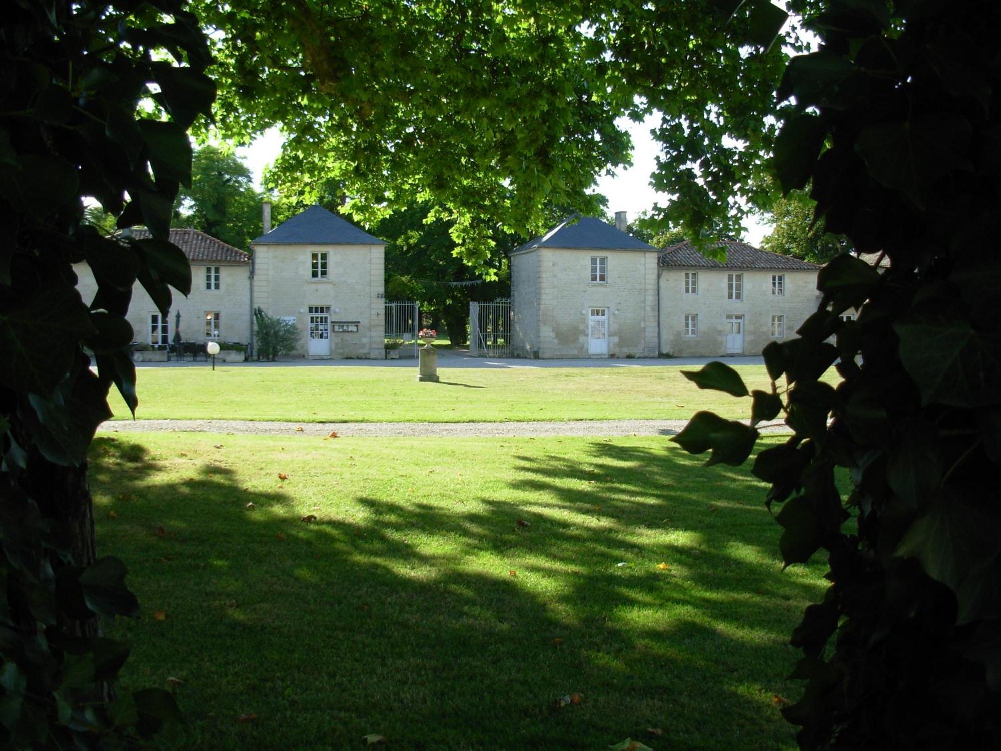 Hotel Domaine Du Griffier Granzay Exterior foto